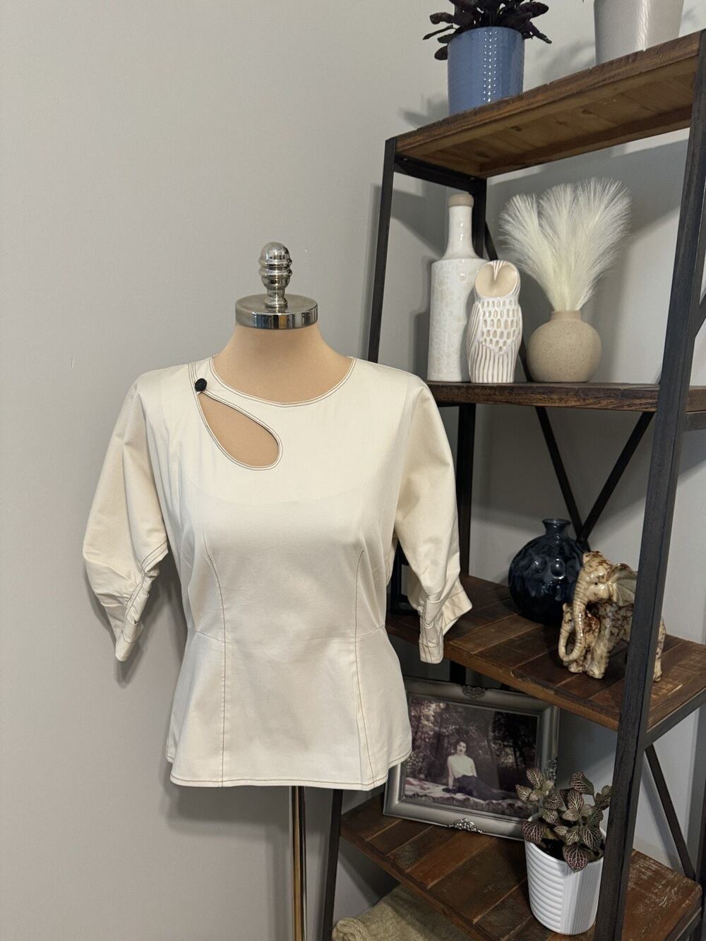 SEA New York Cutout Blouse Women’s SIZE 8 Ivory Cotton Pleated Sleeves Peplum